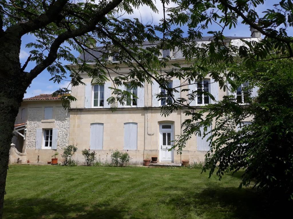 Bed and Breakfast Le Domaine De Bellevue Tanzac Екстер'єр фото